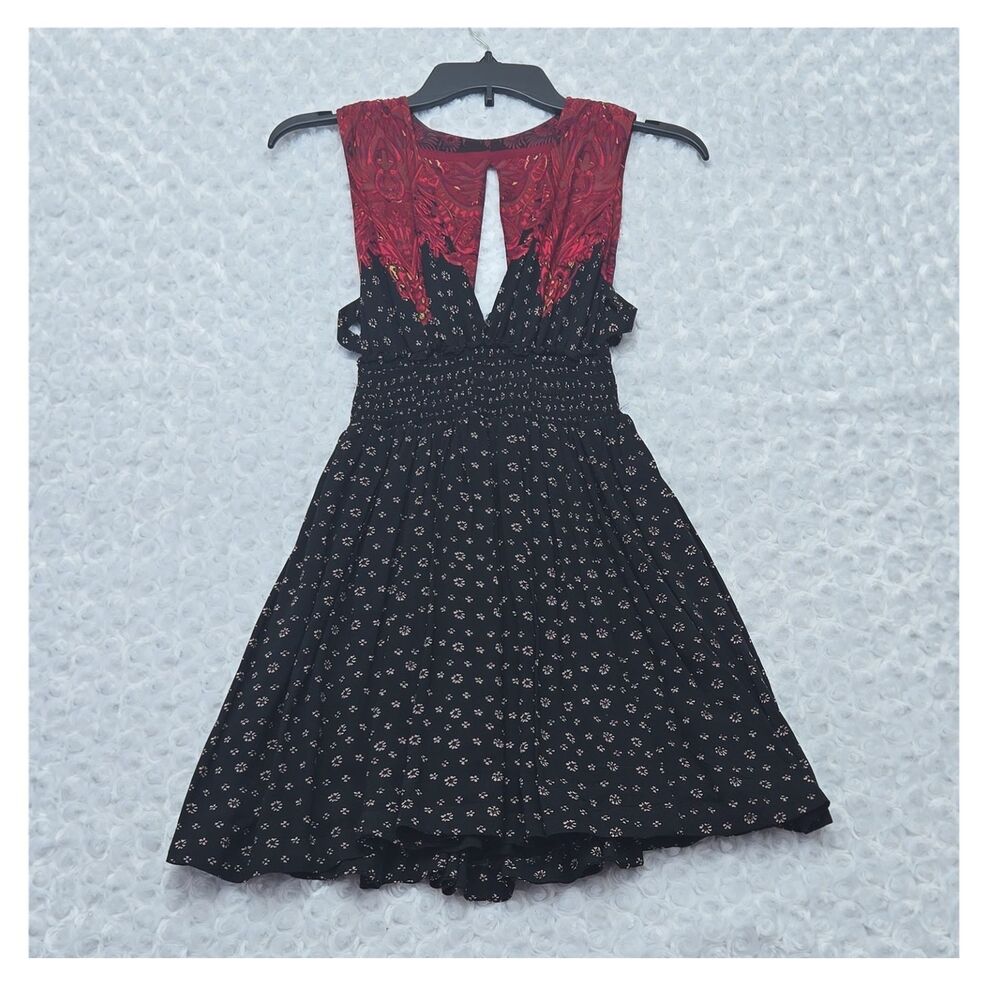 Free People XS Black/Red Floral V-Neck Sleeveless Smocked Fit & Flare Dress